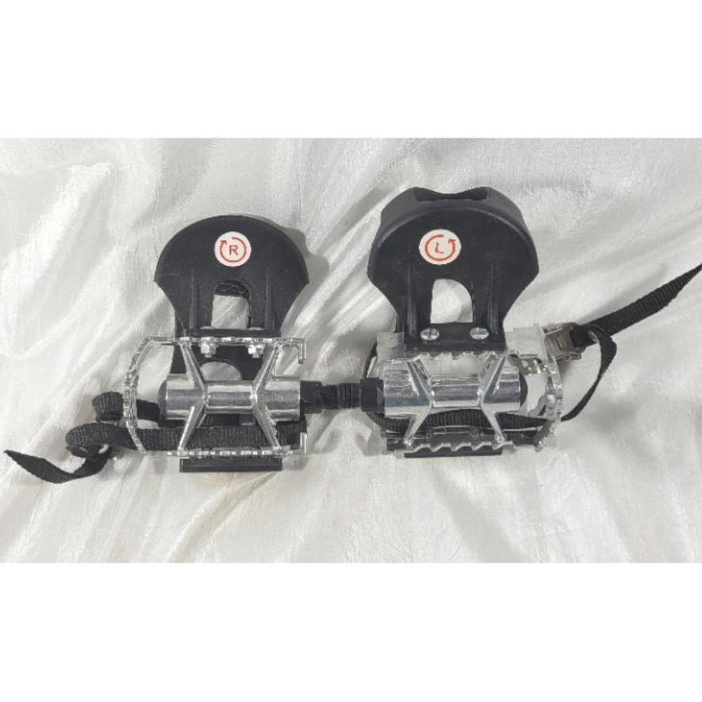 Bicycle Bike Pedals w/ Toe Clip & Straps 9/16" Spindle - Resin/Alloy